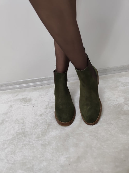HELENSİ GERÇEK NUBUK DERİ YANLARI LASTİKLİ KADIN KISA BOT(ENZ B 16) - YEŞİL