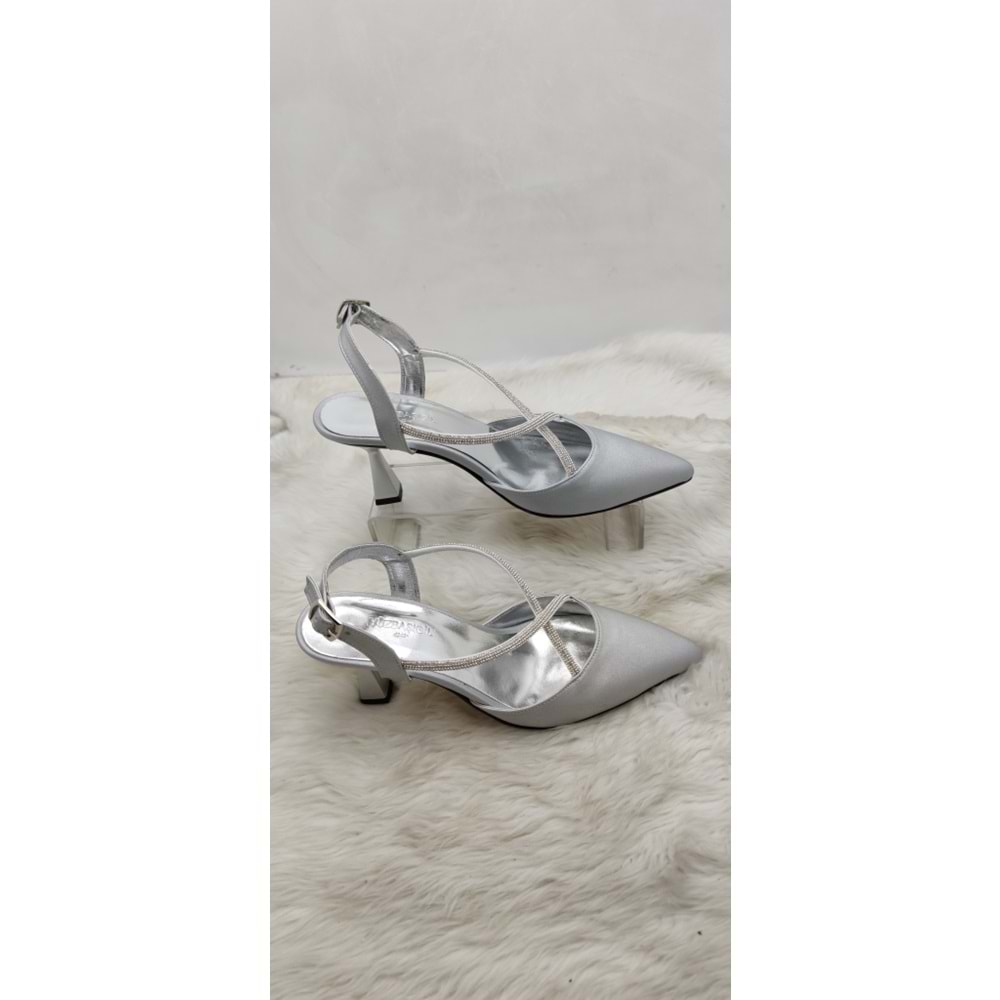 ÇİĞDEM GÜMÜŞ KADEH ÖKÇE ÇAPRAZ TAŞ ŞERİTLİ TOPUKLU AYAKKABI (YZBŞ S2A) - GÜMÜŞ - 39 - ST02570-13002