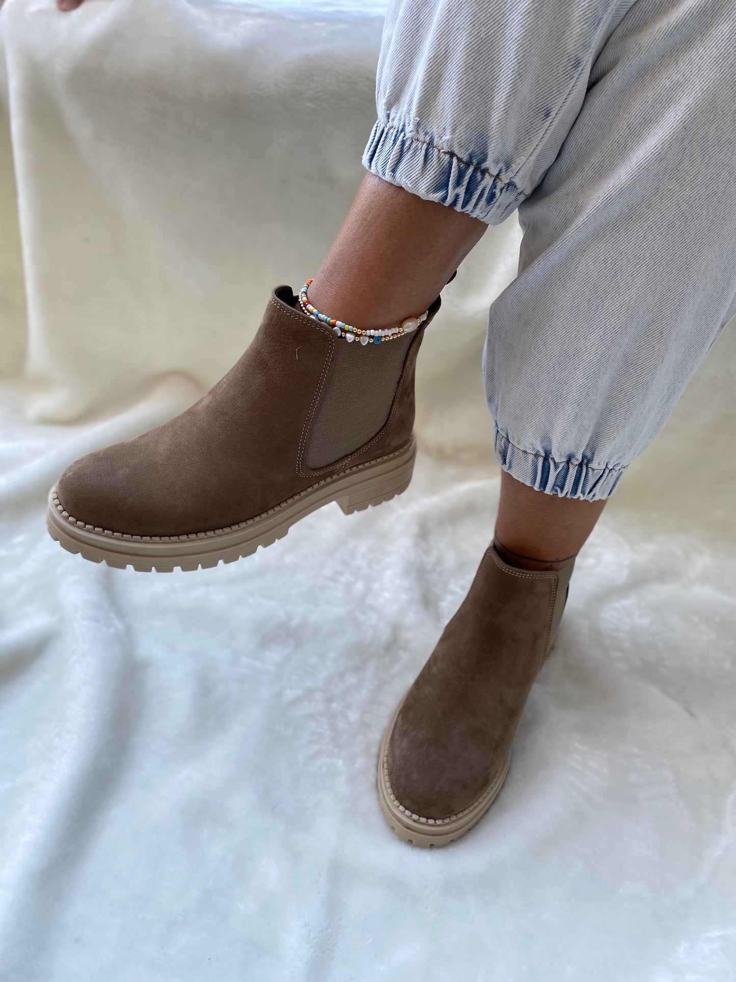 ÇİĞDEM GERÇEK DERİ YANLARI LASTİKLİ KUM RENGİ BİLEK BOY BOT - KUM