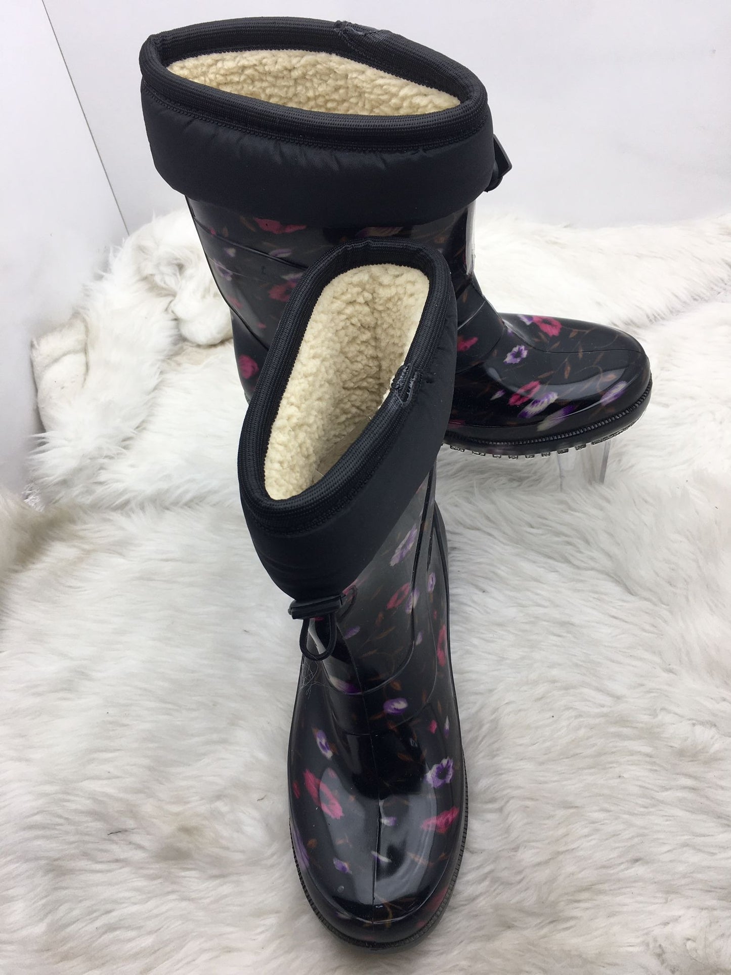 ÇİĞDEM İÇİ TÜYLÜ ÇİÇEKLİ LASTİK ÇİZME - RENKLİ