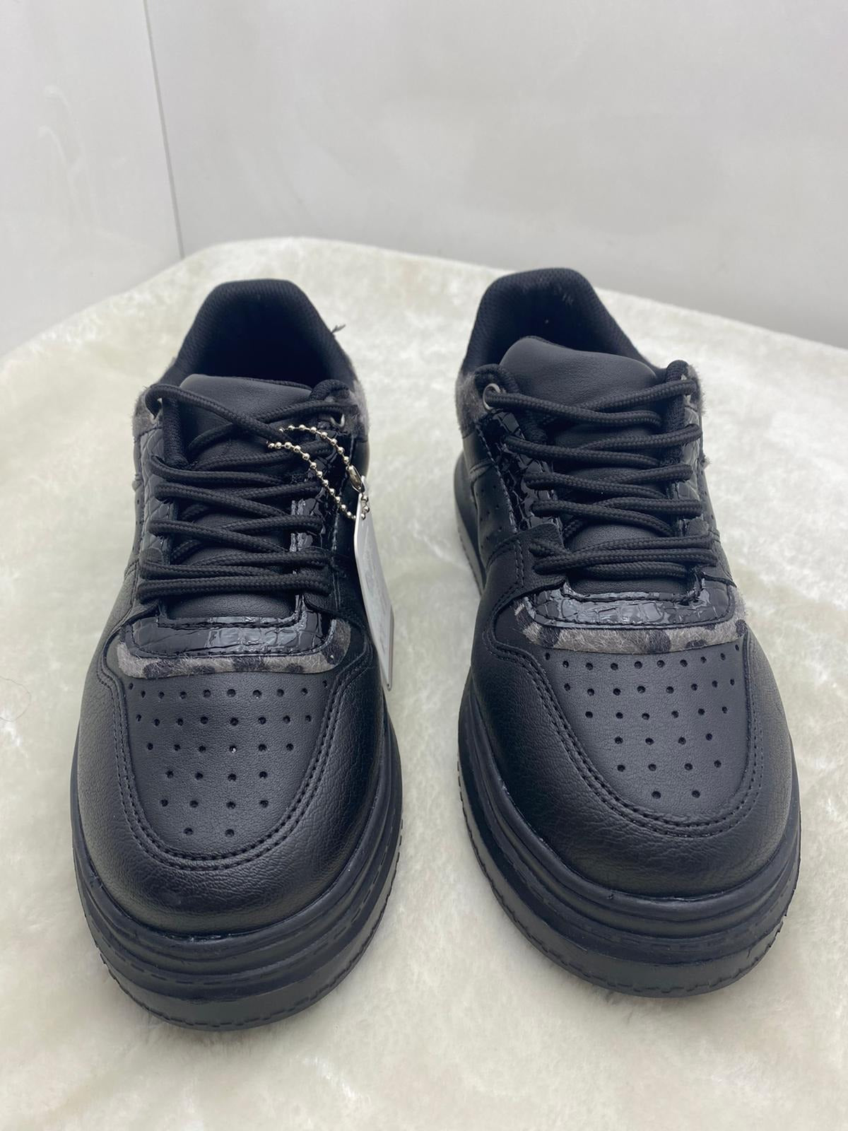 ÇİĞDEM SİYAH-GRİ LEOPAR DESENLİ YÜKSEK TABANLI KADIN GÜNLÜK SPOR SNEAKER - SİYAH GRİ