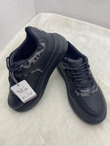 ÇİĞDEM SİYAH-GRİ LEOPAR DESENLİ YÜKSEK TABANLI KADIN GÜNLÜK SPOR SNEAKER - SİYAH GRİ