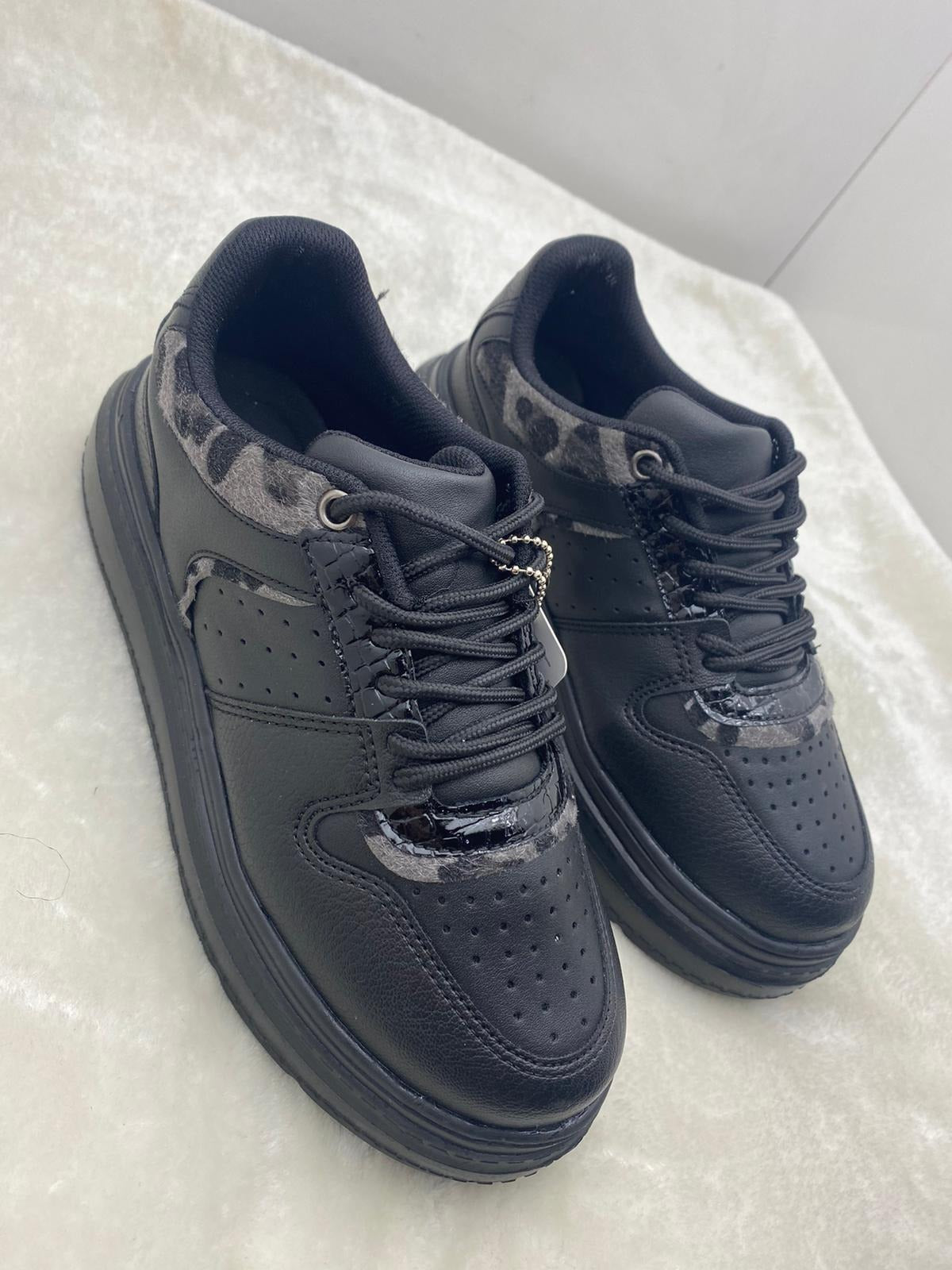 ÇİĞDEM SİYAH-GRİ LEOPAR DESENLİ YÜKSEK TABANLI KADIN GÜNLÜK SPOR SNEAKER - SİYAH GRİ